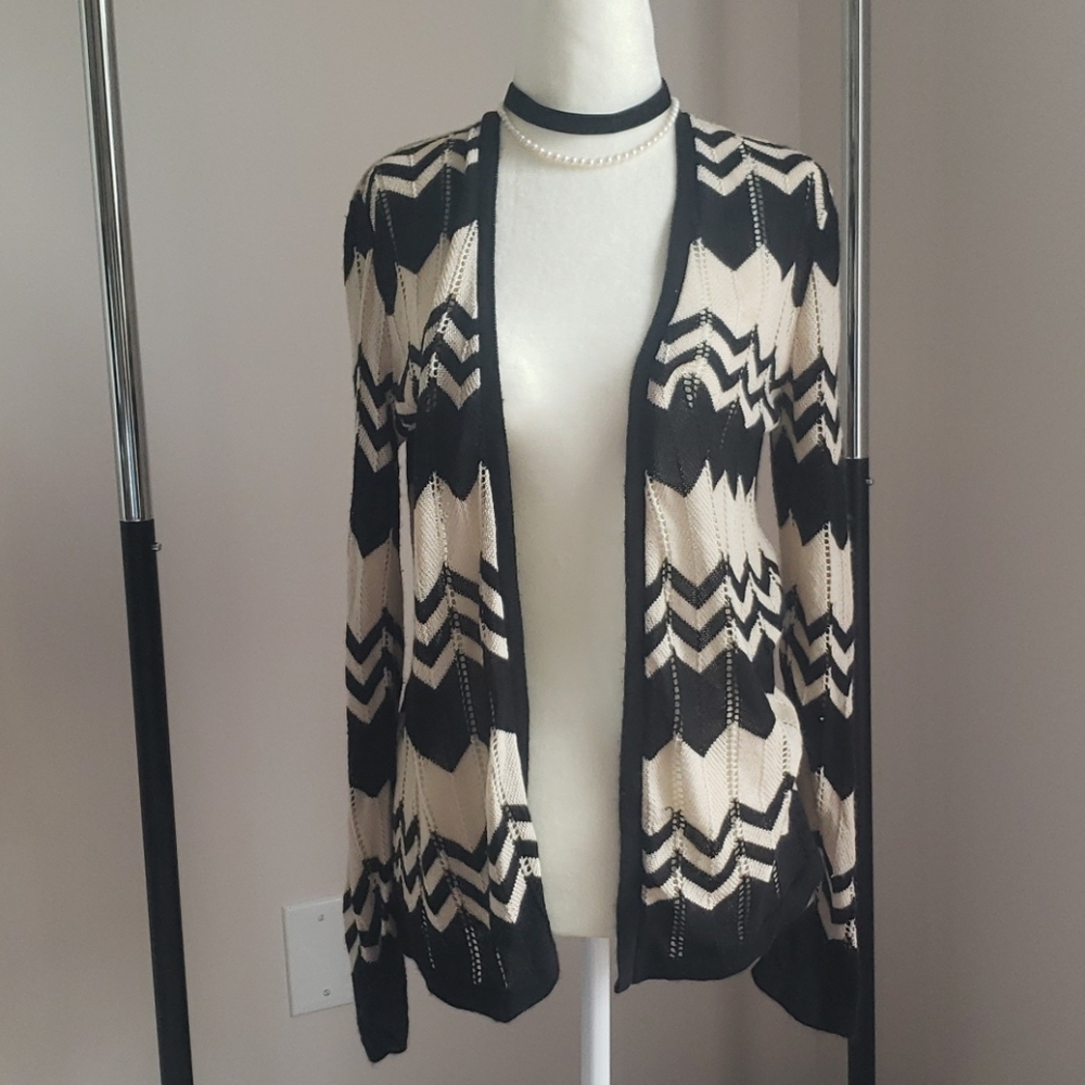 SALE 🤍🖤 Candie's Chevron Cardigan